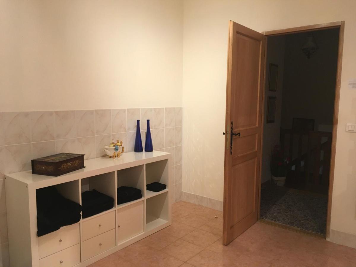 La Maison D'olives Alojamento de Acomodação e Pequeno-almoço Nouic
